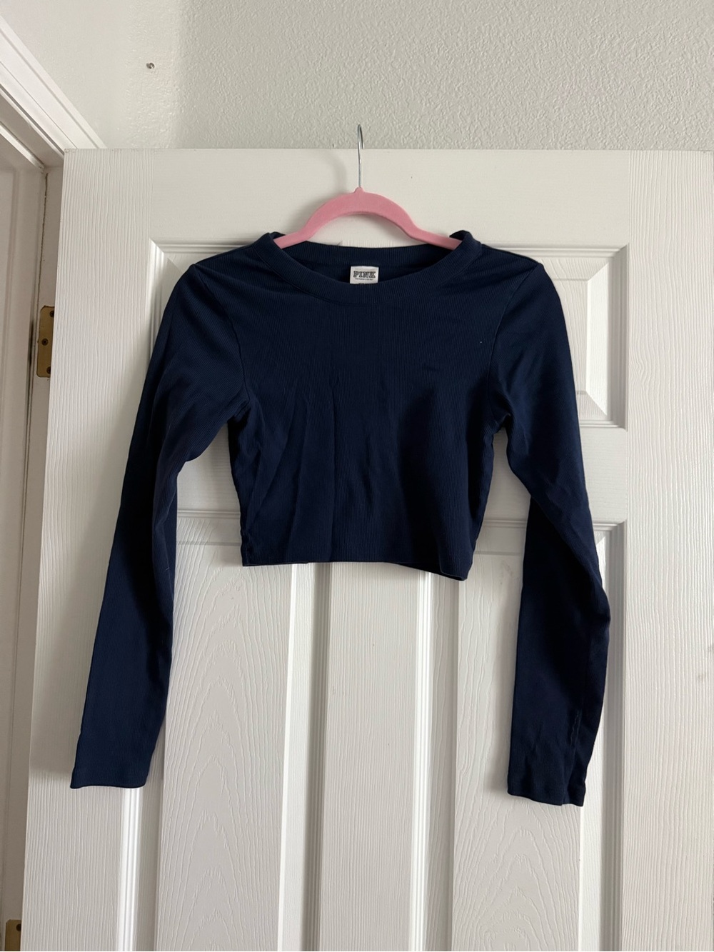 PINK Victoria's Secret Navy Long-Sleeve Cropped Top